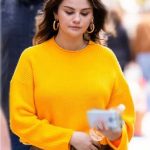 Only Murders In The Building S04 Selena Gomez Yellow Sweater