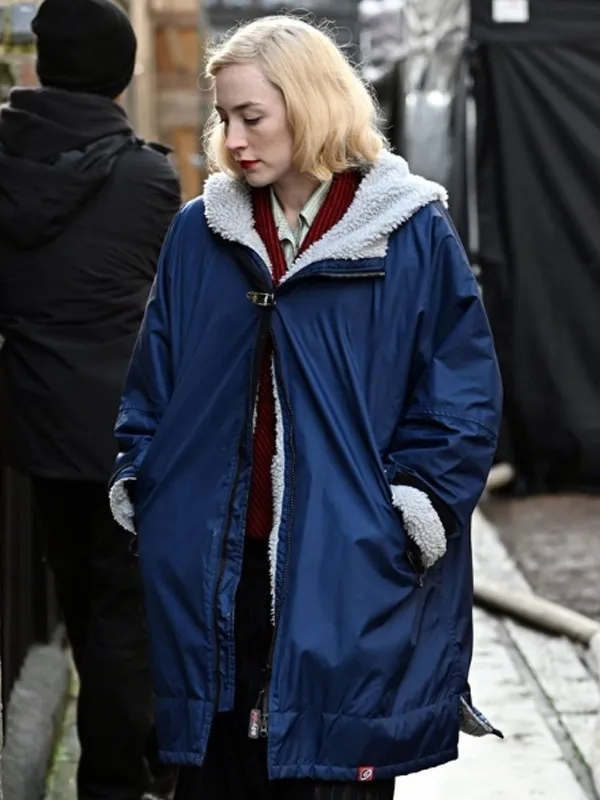 43saoirse-ronan-blitz-2024-blue-shearling-hooded-jacket Saoirse Ronan Blitz 2024 Blue Shearling Hooded Jacket - Image 1