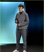 Mickey 17 2025 Robert Pattinson Grey Jacket - Image 3