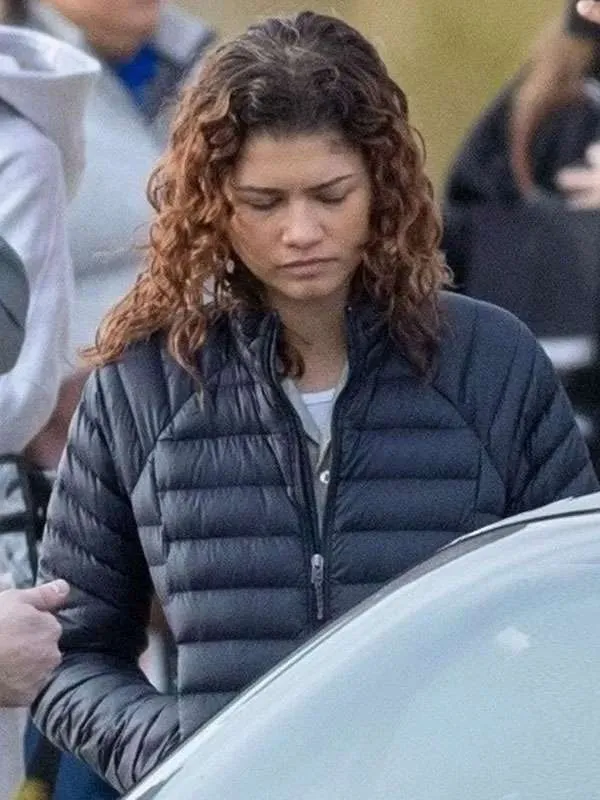 Euphoria-S03-Zendaya-Black-Puffer-Jacket Zendaya Euphoria 2025 Rue Bennett Black Puffer Jacket