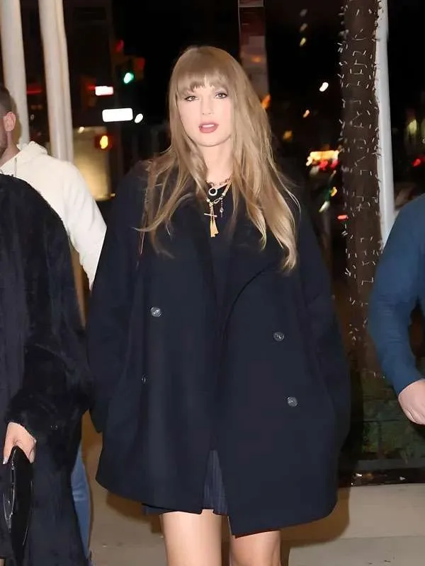 Taylor-Swift-NYC-2025-Black-Winter-Coat 1 Taylor Swift NYC 2025 Black Winter Coat